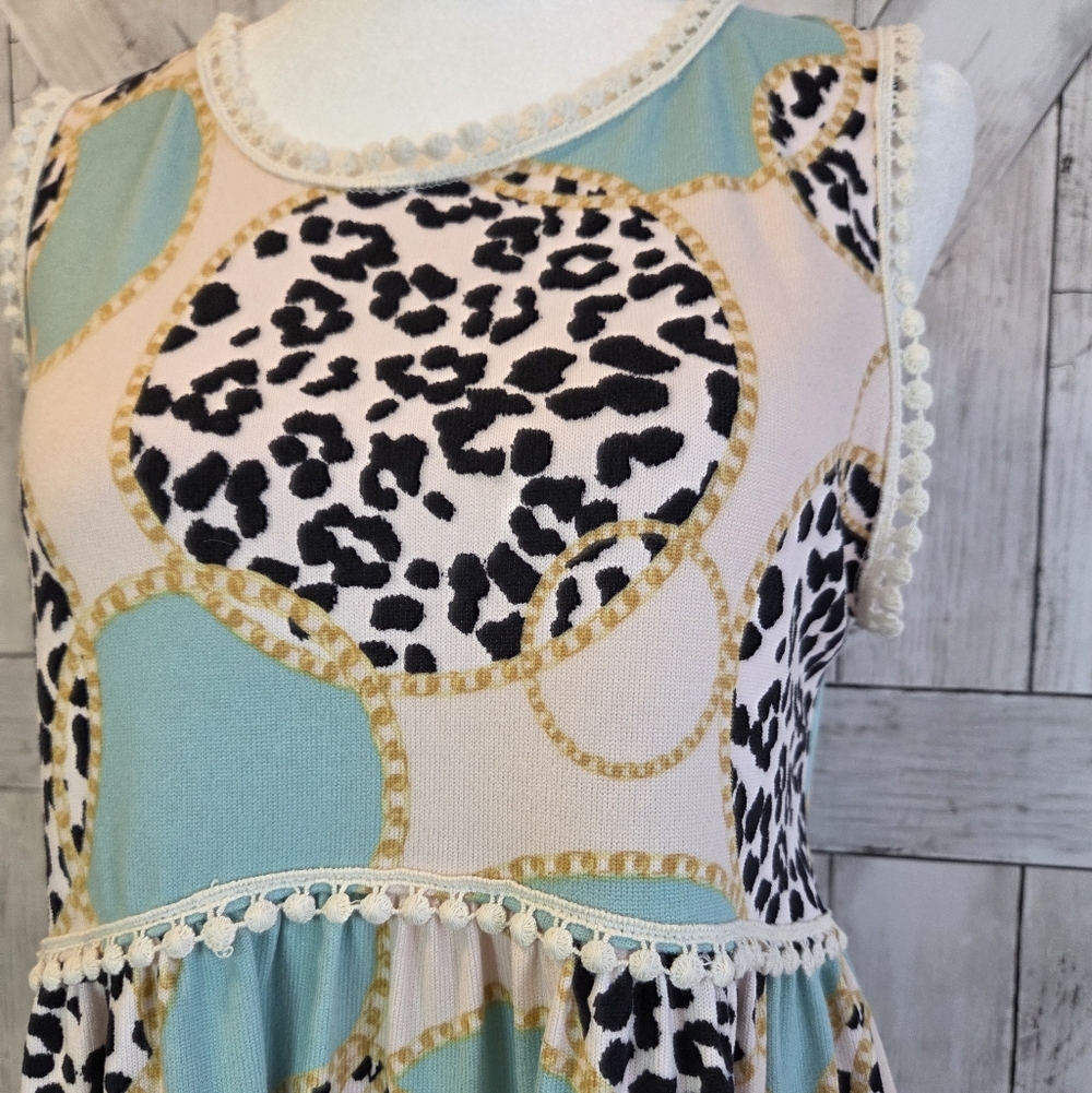 BomBom Ruffled Edge Sleeveless Top - Picture 2 of 6